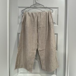 2 pairs of linen crops size large